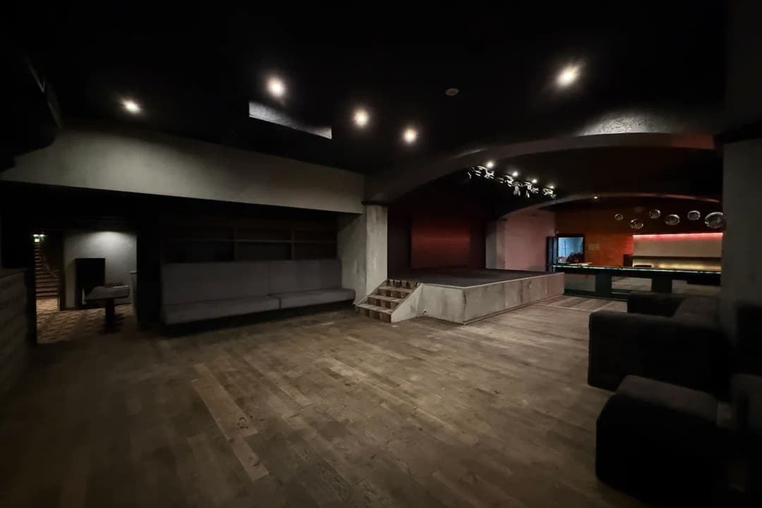 svoboda place 020