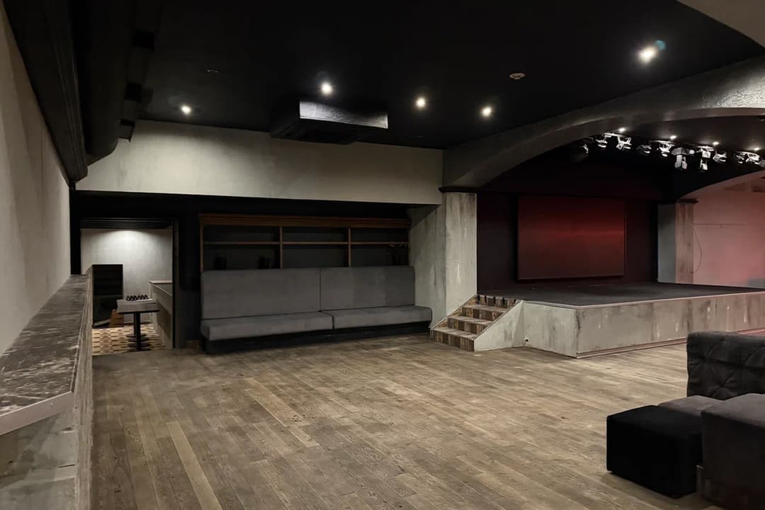 svoboda place 022